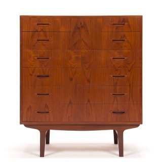 Spacious Mid-Century teak chest of drawers with 6 drawers