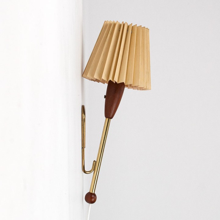 Mid-Century Scandinavische wandlamp met bijzonder armatuur