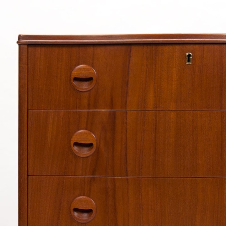 Luxury Danish Mid-Century teak chest of drawers with 7 drawers