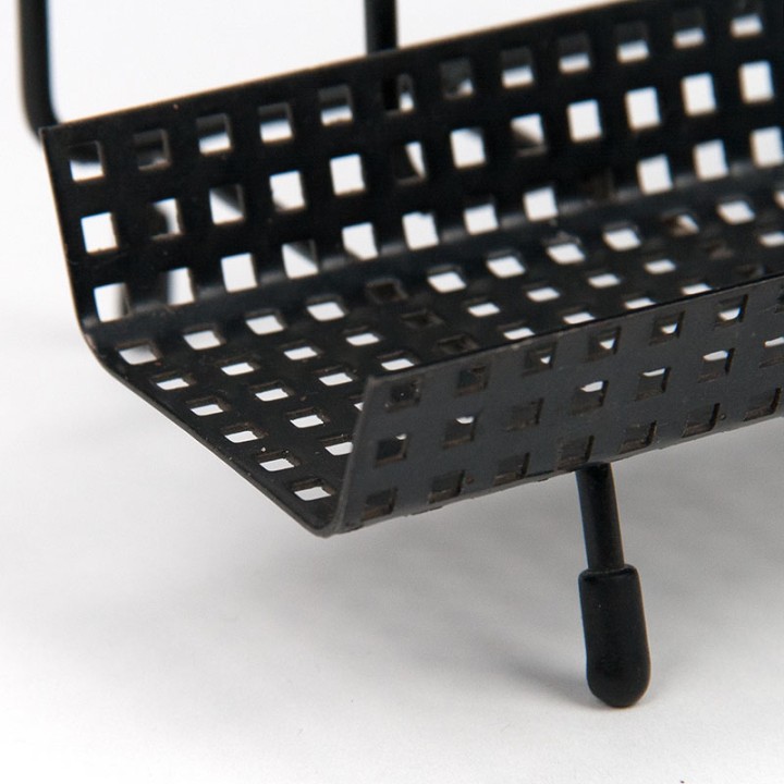 Geperforeerd metalen Mid-Century brievenhouder met vogel
