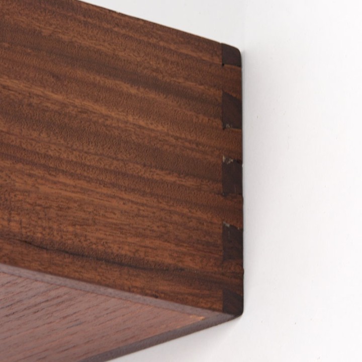 Mid-Century donker teakhouten wandplank