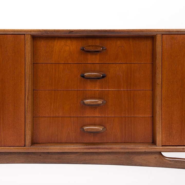 G-Plan Mid-Century lang Brasilia dressoir in teak
