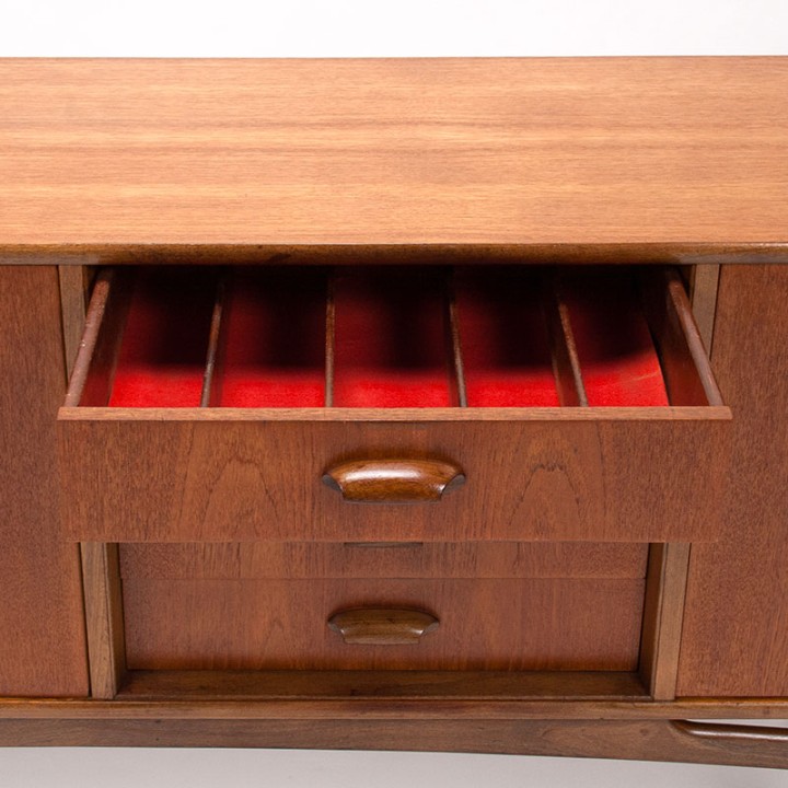 G-Plan Mid-Century lang Brasilia dressoir in teak