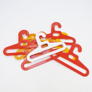 Plastic kledinghangers verschillende kleuren - Retro Studio