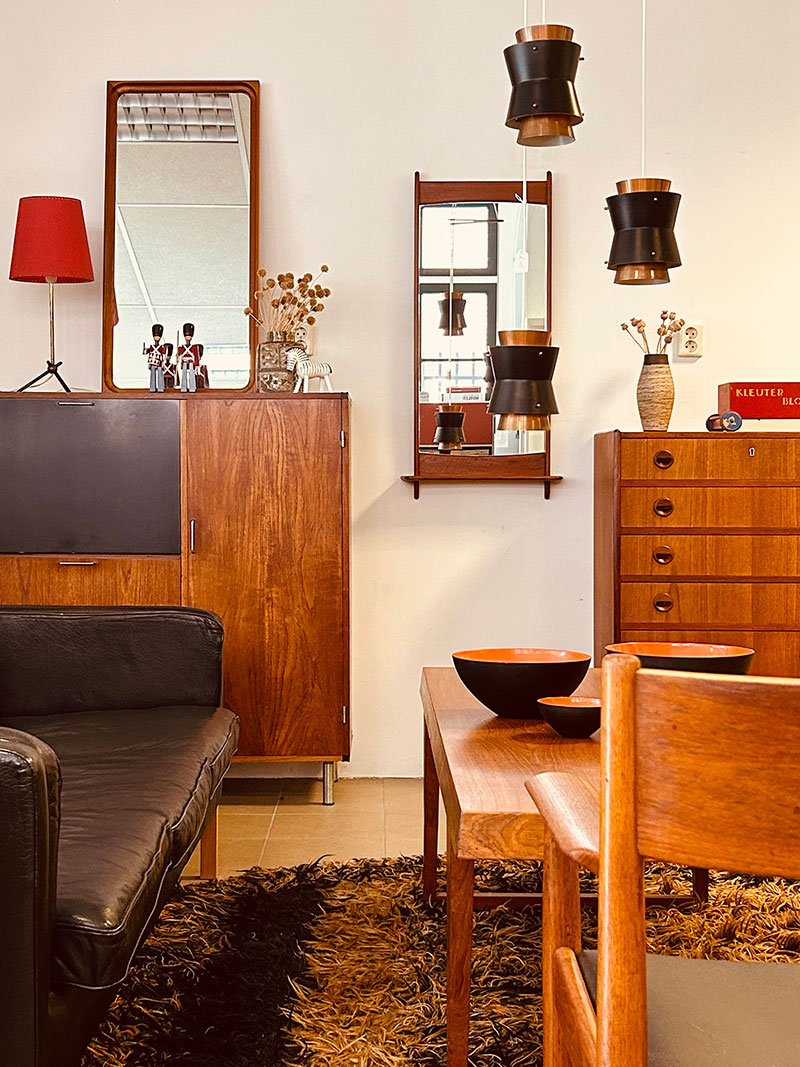 Bezoek onze winkel in Mid-Century meubelen, lampen en woonaccessoires