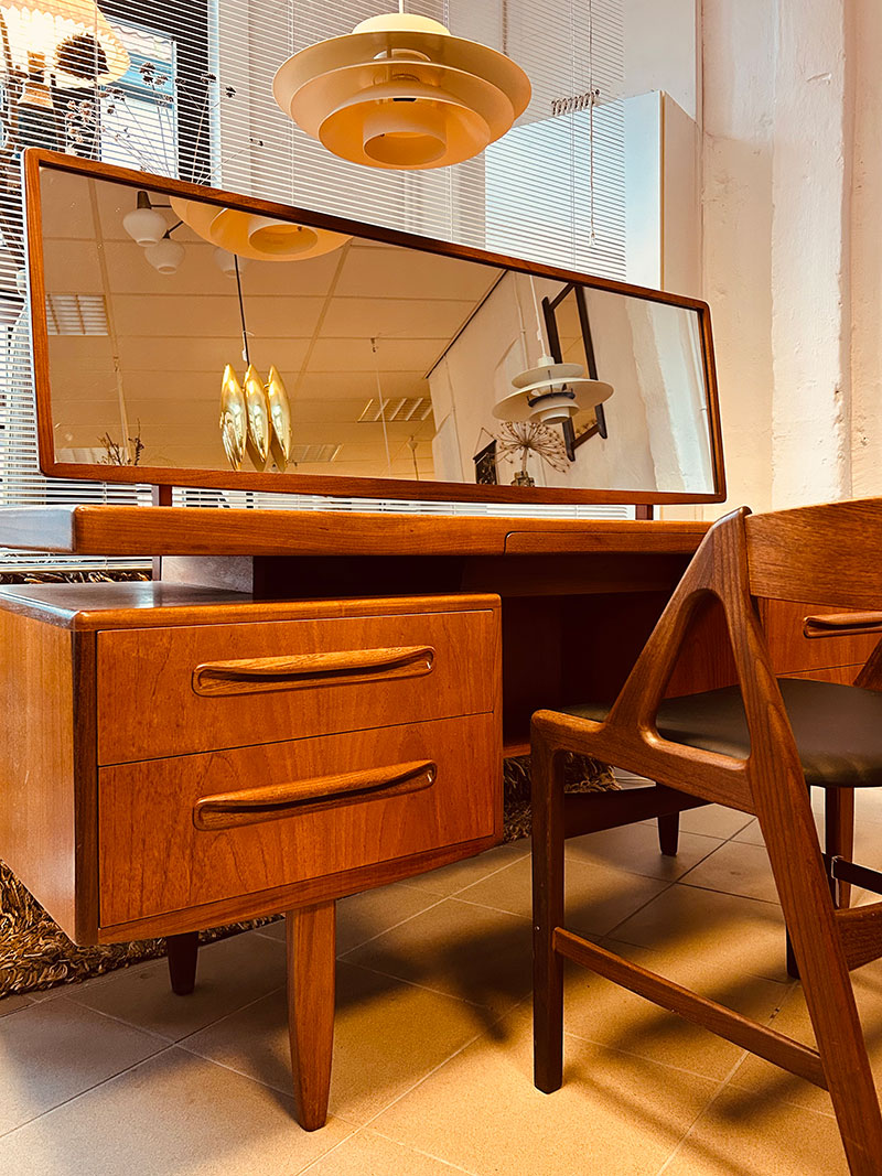 Mid-century meubelen te koop in onze fysieke winkel