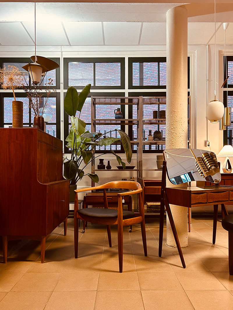 Altijd nieuwe vintage vondsten in onze fysieke winkel